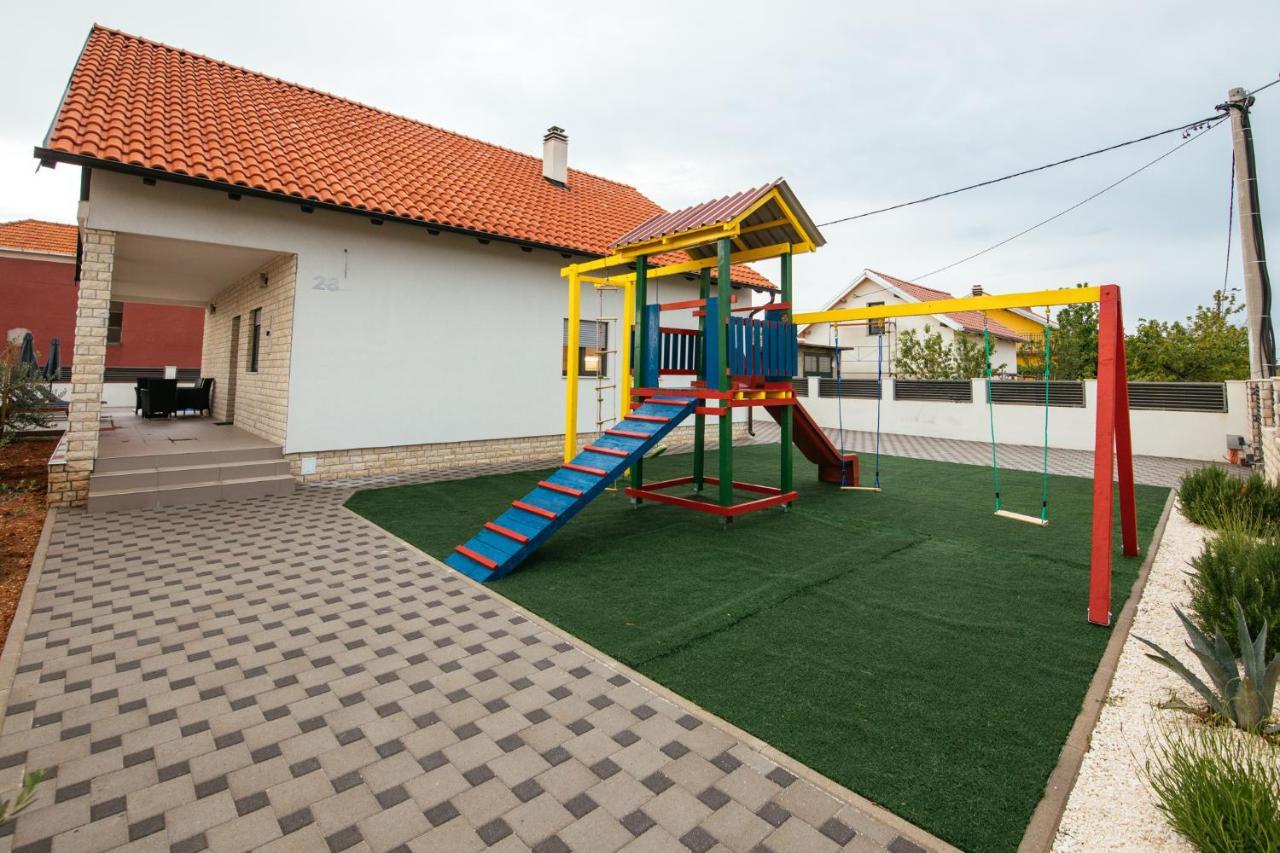 Family House Moja Jube Villa Oklaj Dış mekan fotoğraf
